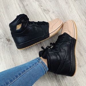 NIKE JORDAN 1 RETRO HI SNEAKERS